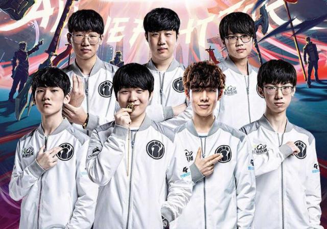 立球员的自 立球员的自