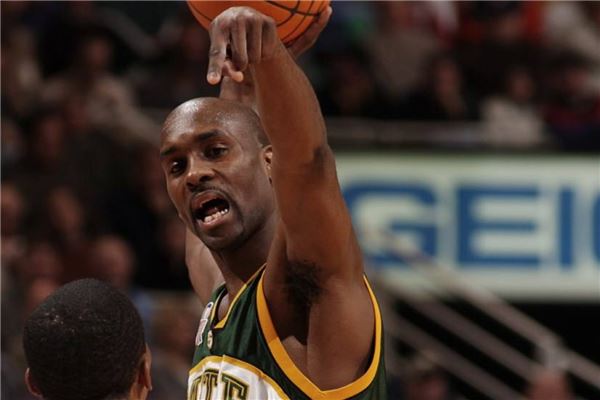 体育中超：莱昂纳多大发神威 助长春亚泰4-2击败沧州雄狮